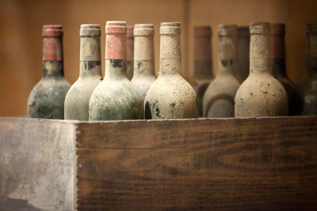 Butelki z winem - zdjęcie ilustracyjne