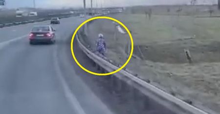 Dziecko szło poboczem trasy S3. Wstrząsające nagranie z wideorejestratora