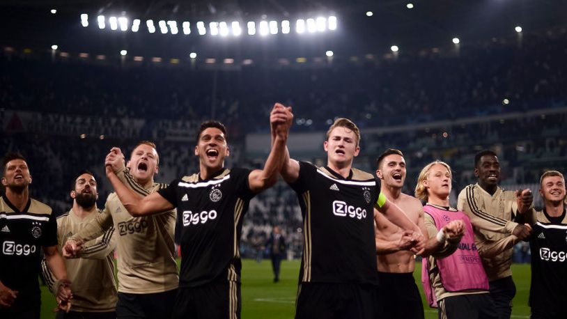 Zdjęcie okładkowe artykułu: Getty Images / Nicolò Campo/LightRocket  / Na zdjęciu: radość piłkarzy Ajaksu Amsterdam