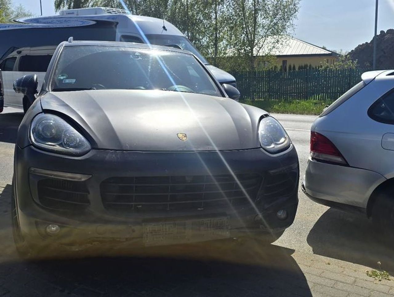 Pijana kobieta w porsche doprowadziła do zderzenia trzech aut. W środku dnia miała 2,3 promila!