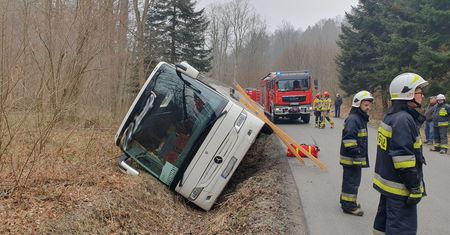 Poważny wypadek autokaru. Trzy śmigłowce LPR lecą na miejsce
