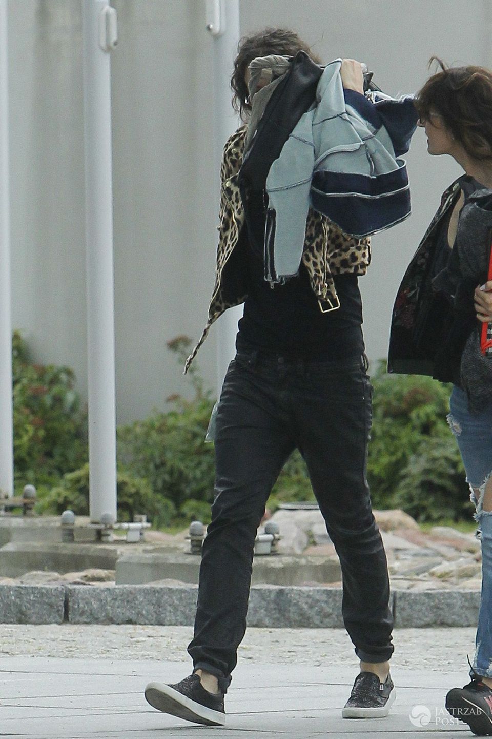 Michał Szpak unika kontaktu z paparazzi