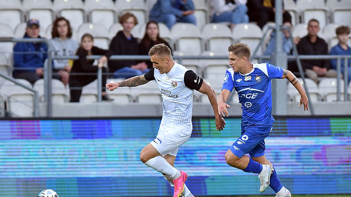 WP SportoweFakty / Krzysztof Porębski / Na zdjęciu: mecz Puszcza Niepołomice - Stal Mielec 