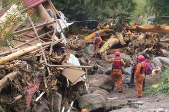 Powódź w Panamie. Zniszczone domy i most