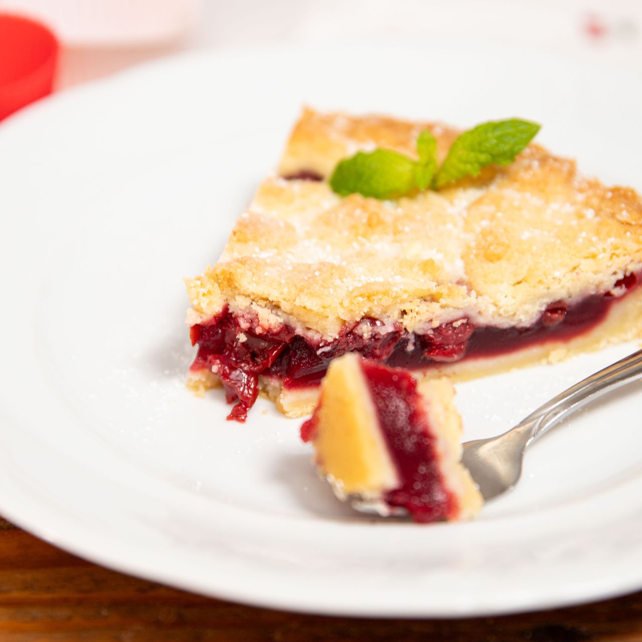 Cherry cake with crumble