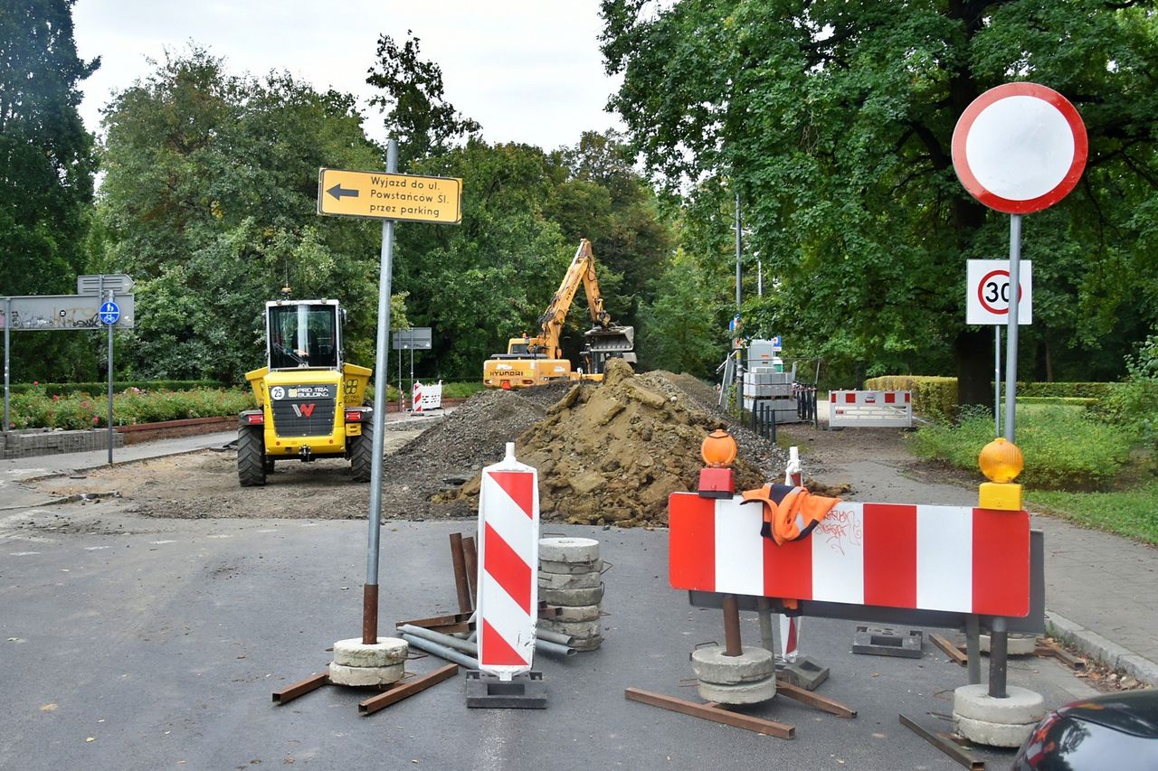 Wrocław: Remont ważnego łącznika przedłużony. Ludzie tracą cierpliwość