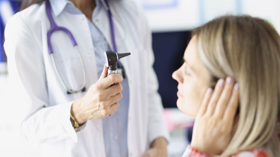 Otoskleroza jako przyczyna niedosłuchu: objawy i leczenie