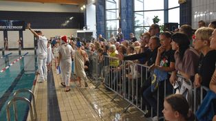 Chodzież: Tłumy podczas zawodów mikołajkowych na Delfinie