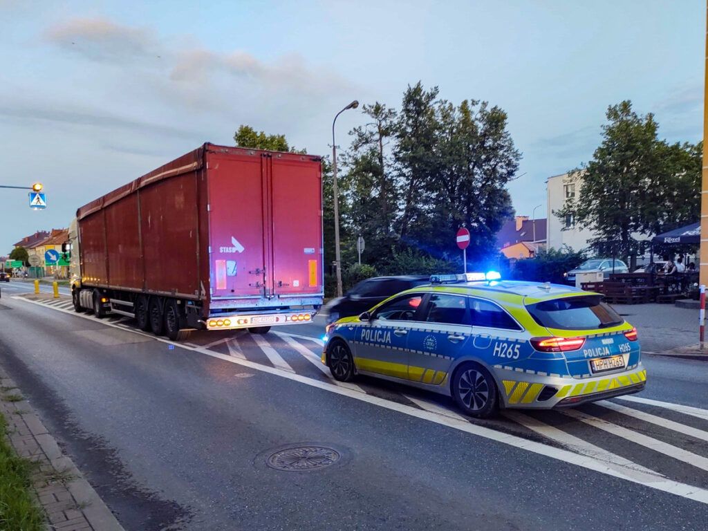 Zwoleń: Pijany i bez uprawnień jechał ciężarówką. Kierujący miał 2 promile