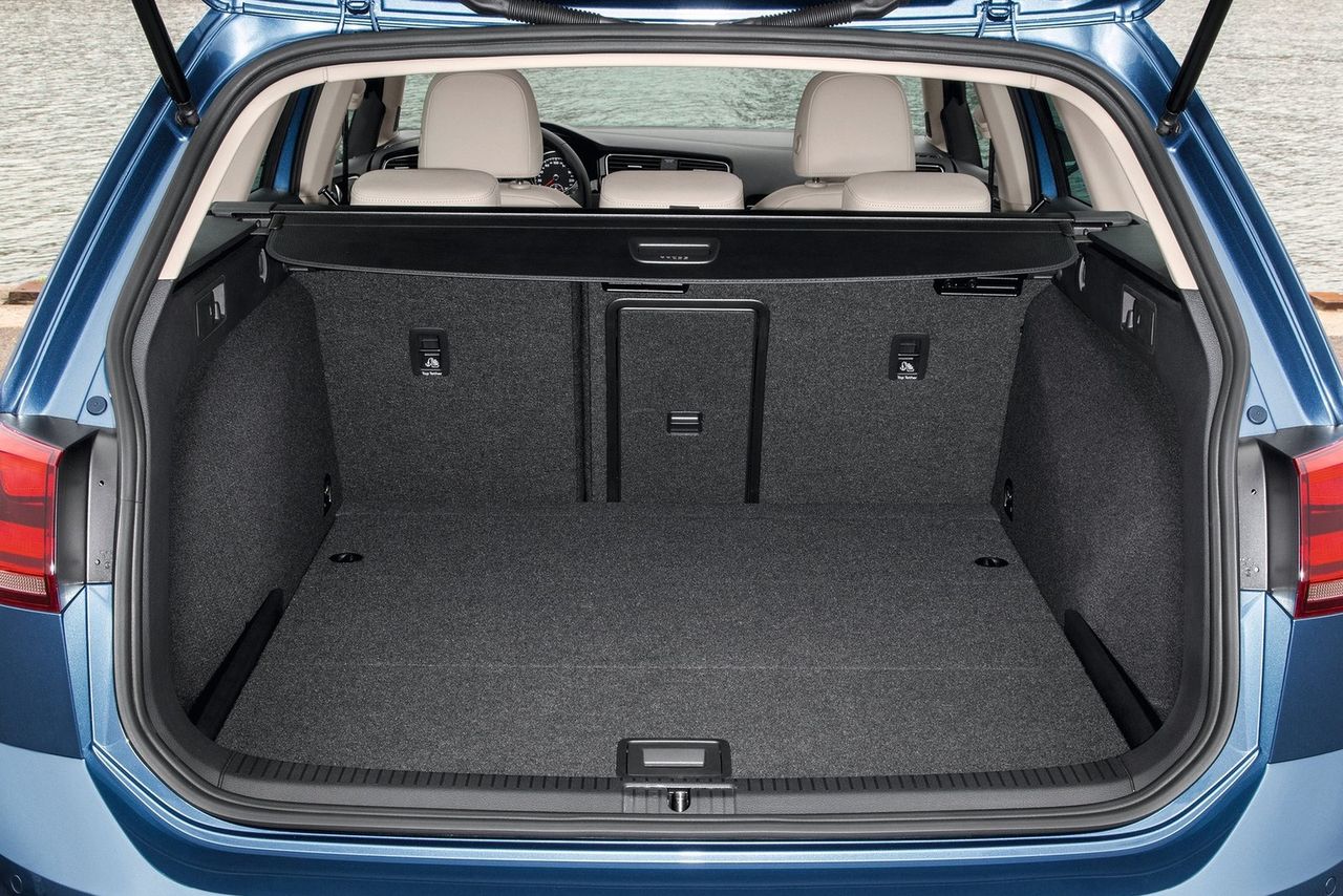  

Jeśli zależy wam na przestrzeni bagażowej, to VW Golf Variant nie rozczaruje swoim przepastnym kufrem 