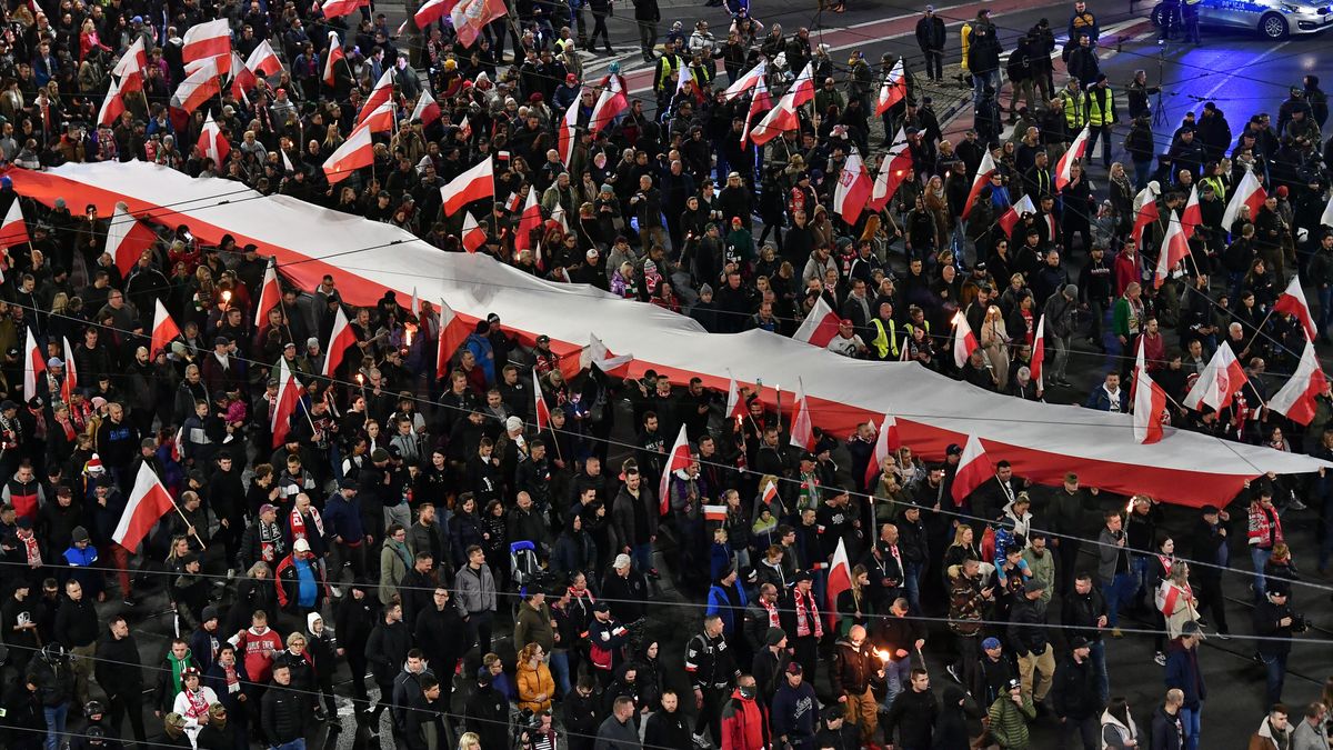 uczestnicy marszu
Maciej Kulczy�ski
104 104., bia�o-czerwona, bia�o-czerwone, dziesi�ty, flaga, flagi, marsz, Marsz Polak�w, narodowc�w, obchody, rocznica