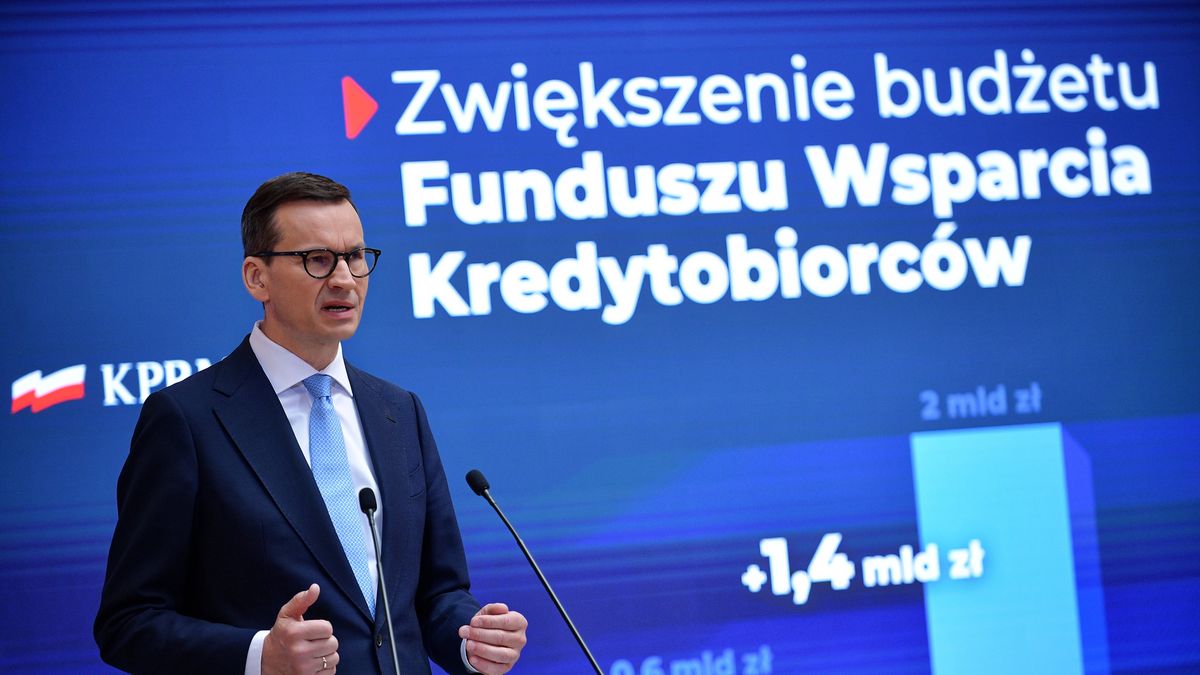 Warszawa, 10.05.2022. Premier Mateusz Morawiecki na konferencji prasowej w siedzibie Kancelarii Prezesa Rady Ministrów w Warszawie, 10 bm. Konferencja dot. m.in. pomocy państwa w spłacie kredytów hipotecznych. (aldg) PAP/Marcin Obara