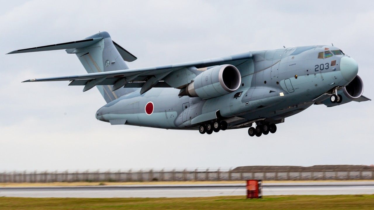Samolot transportowy w barwach Japonii