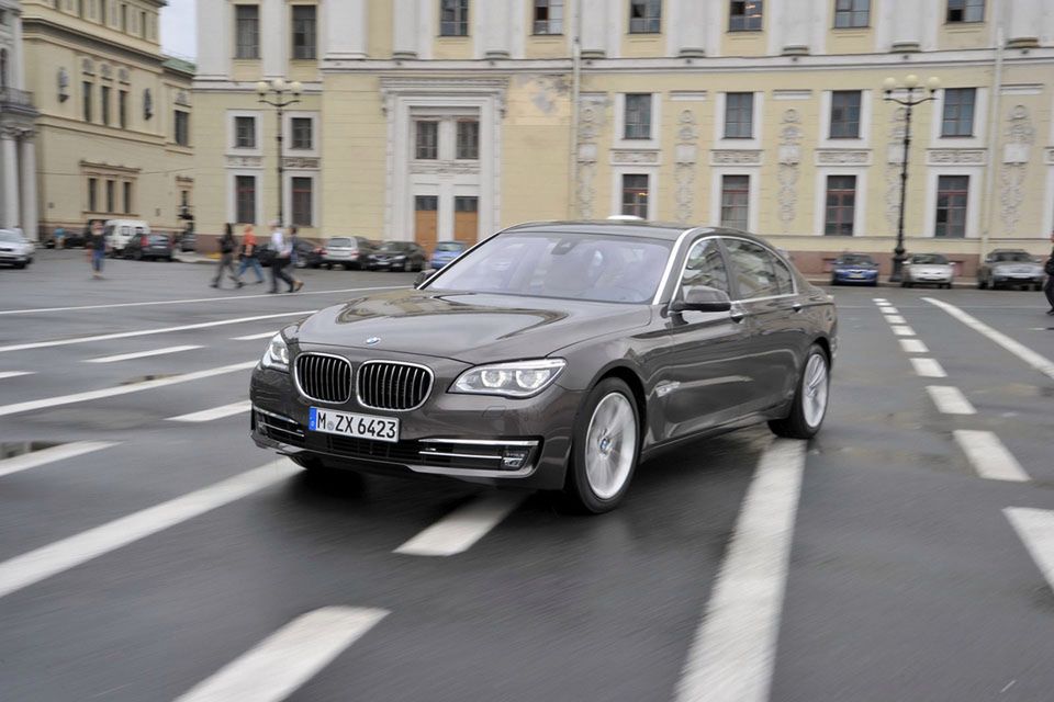 BMW serii 7 na rok 2013 - megagaleria niemieckiego okrętu flagowego 70
