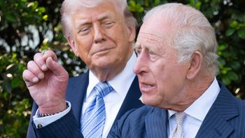 Donald Trump dwukrotnie NARUSZYŁ protokół podczas spotkania z królem Karolem III. Ekspertka zabrała głos