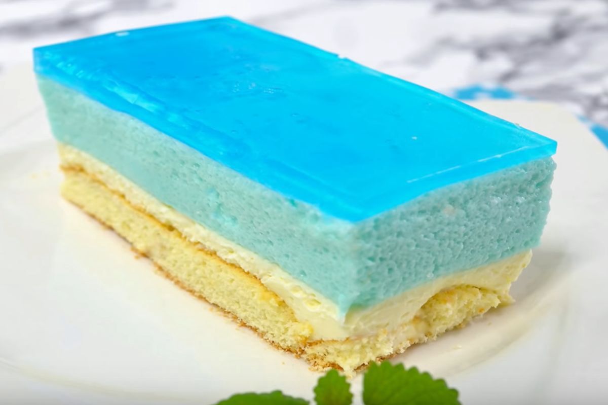 Ten niebieski deser jest puszysty jak chmurka. Ma też zabawną nazwę