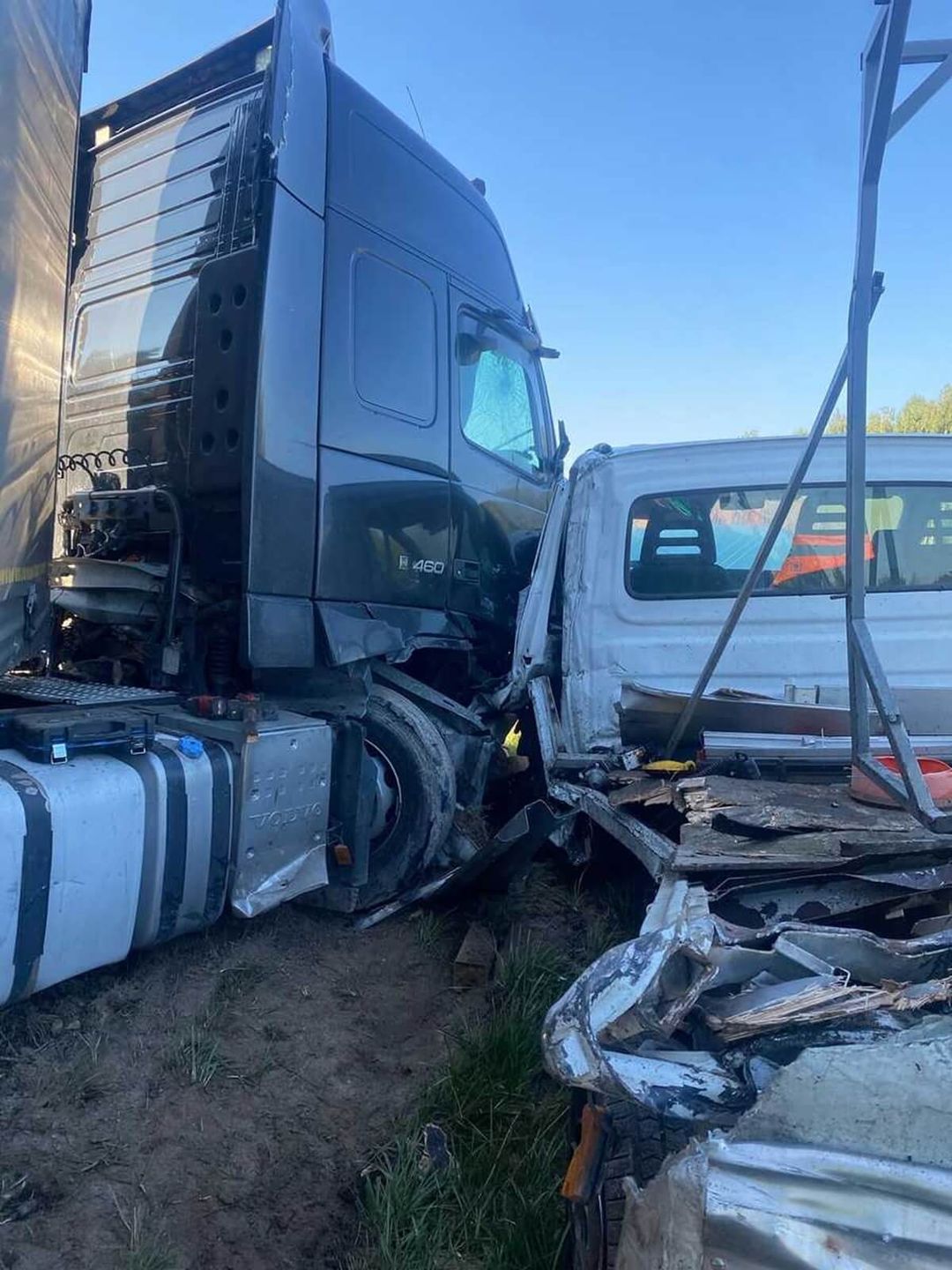 Ciężarówka wjechała w samochód służby drogowej na S19 koło Kraśnika