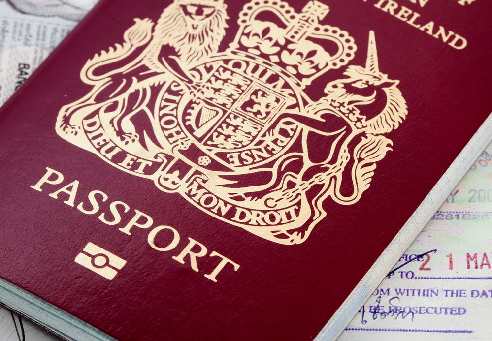 Brytyjczycy po Brexicie wrócą do niebieskich paszportów?