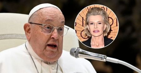 Racewicz w słodko-gorzkim poście pożegnała papieża. "Franciszek zaczarował świat, ale potem..."
