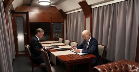 Polak odsłania kulisy podróży Bidena do Kijowa. "Blisko 100 osób" w Rail Force One