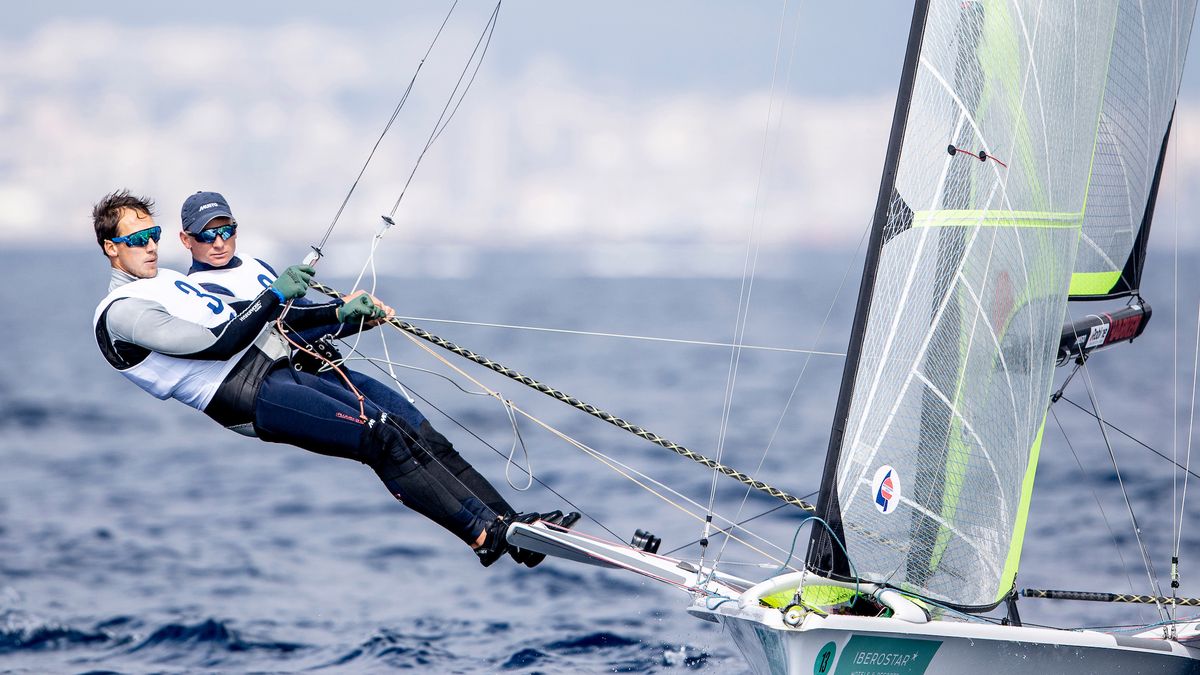 Materiały prasowe / Sailing Energy / Trofeo Sofia Iberostar / Na zdjęciu: Dominik Buksak i Szymon Wierzbicki na jachcie olimpijskiej klasy 49er