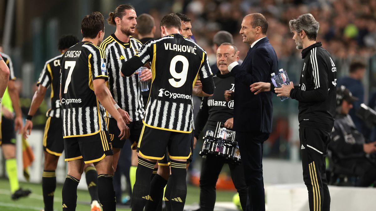 piłkarze Juventusu z trenerem