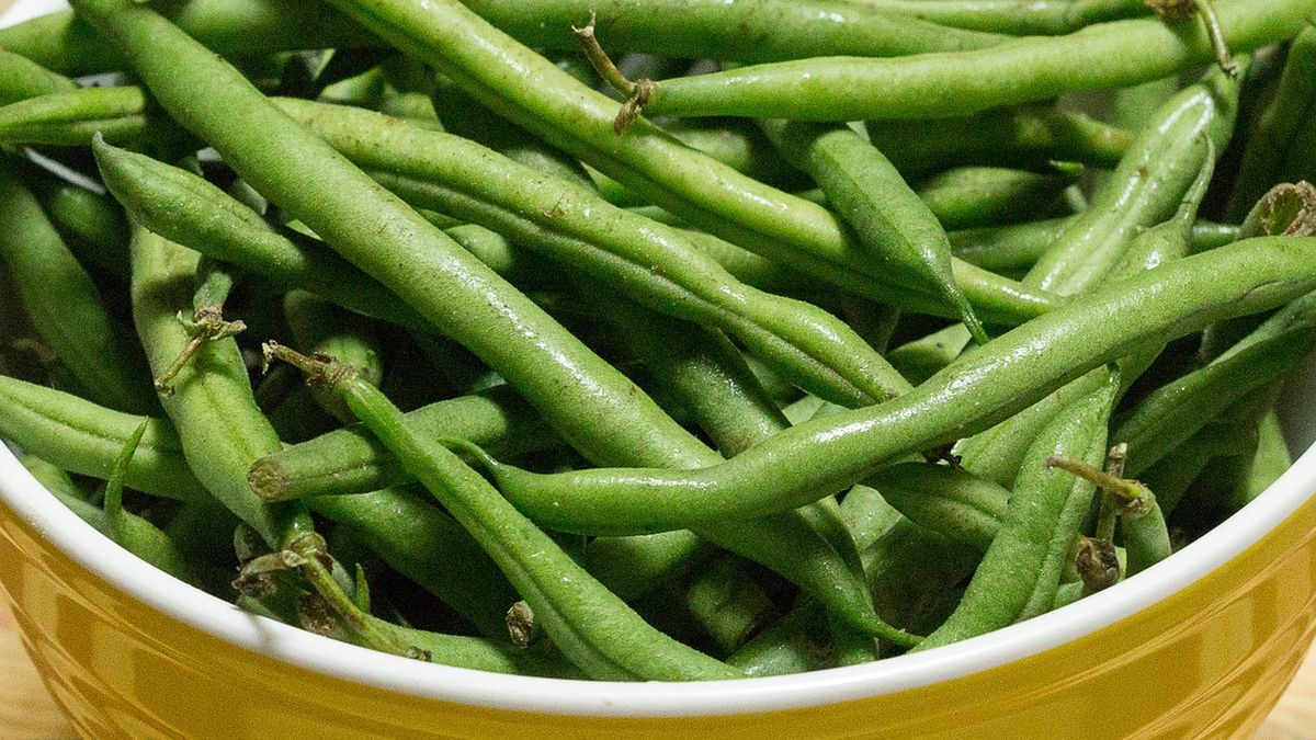 Gotowana zielona fasolka szparagowa z dodatkiem soli, odsączona