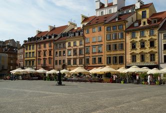 Warszawa chce obniżyć opłaty za ogródki restauracyjne i inne obiekty ustawione na ulicy