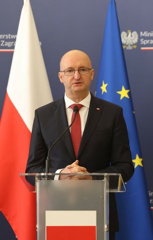 Rośnie oburzenie po nowych informacjach ws. afery wizowej. "Klasyczna przestępczość zorganizowana"