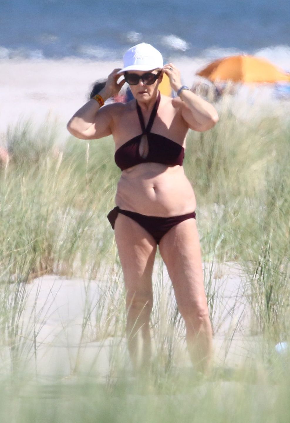 Grażyna Szapołowska wygrzewa się na jurackiej plaży