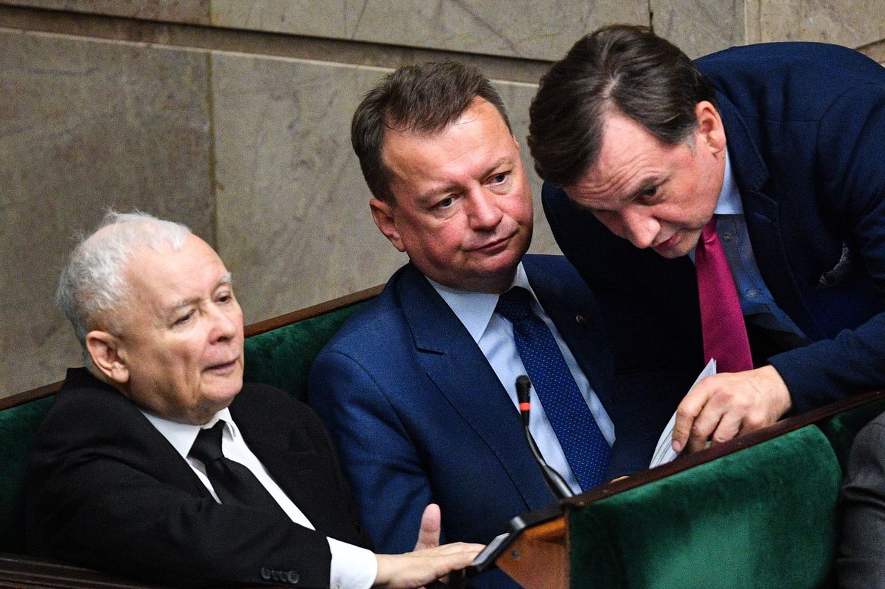 Suwerenna Polska podłożyła nogę PiS. Czy partia Kaczyńskiego dostanie po kieszeni?