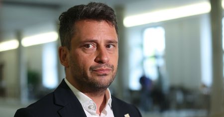 Poseł nie pojawił się w radiu, spóźnił do Sejmu. "Uległ wypadkowi"