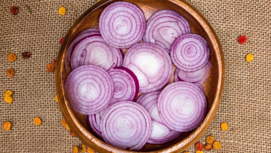 Plastry z cebuli oczyszczą powietrze z wirusów i bakterii