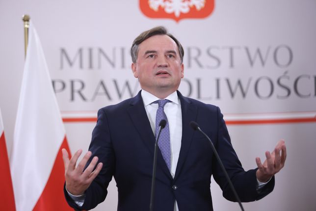 To słowo zdominowało konferencję Ziobry. Policzyliśmy, ile razy padło. „Ciało zawsze zdradzi kłopot”