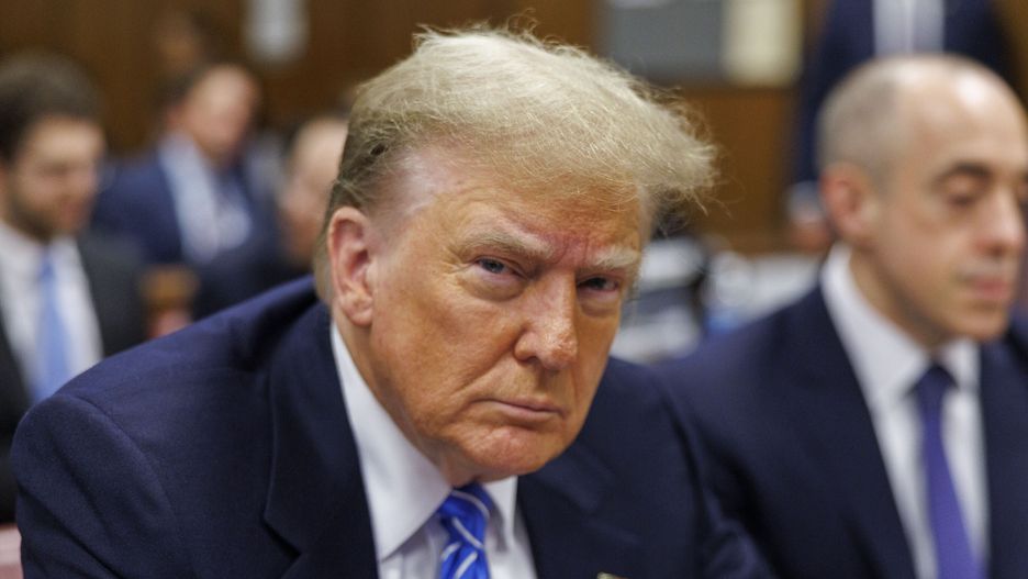 epaselect epa11336972 Former US President Donald Trump sits at the defendant's table before his criminal trial at New York State Supreme Court in New York, New York, USA, 13 May 2024. Trump is facing 34 felony counts of falsifying business records related to payments made to adult film star Stormy Daniels during his 2016 presidential campaign. EPA/SARAH YENESEL / POOL Dostawca: PAP/EPA.