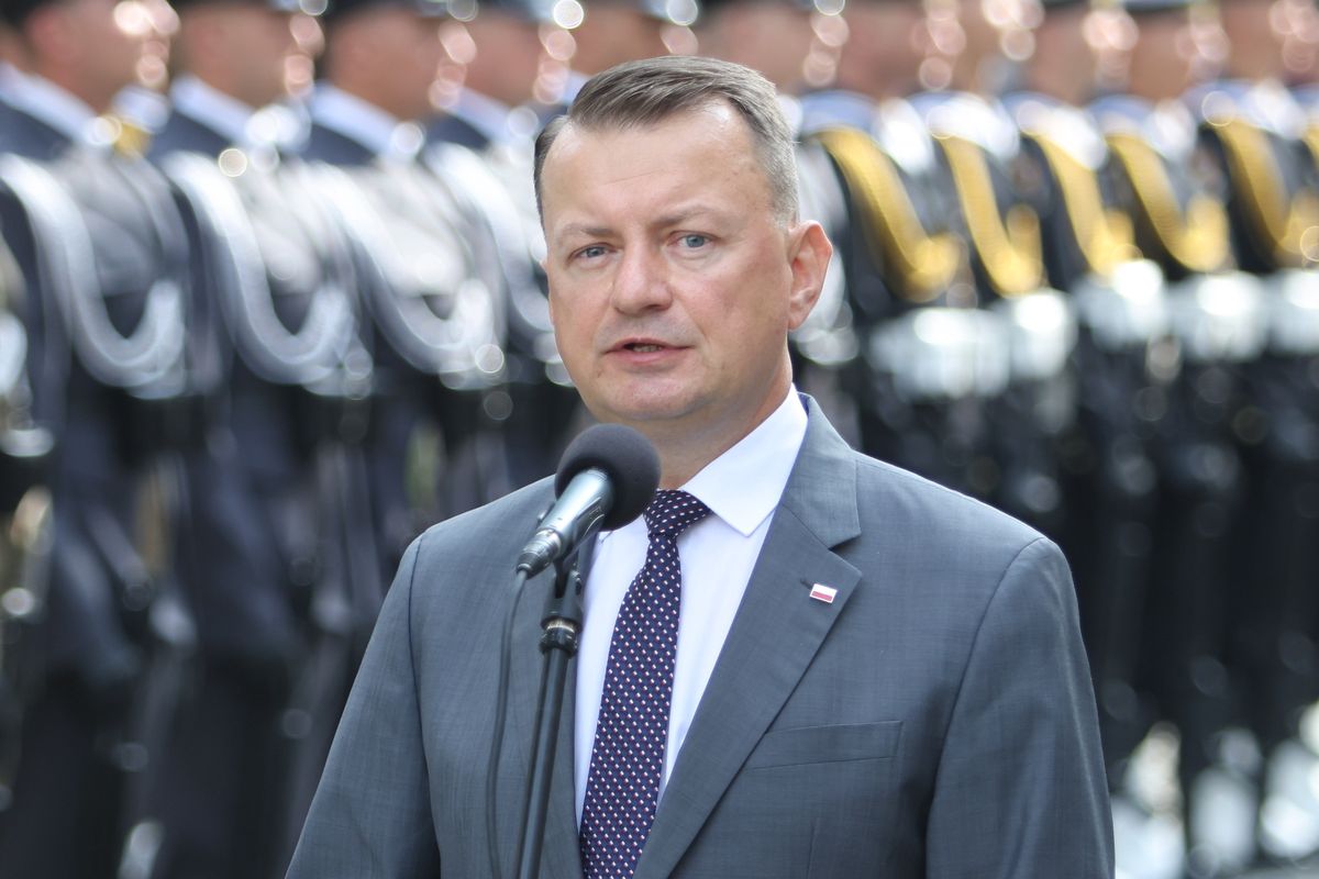 Mariusz Błaszczak zapowiada wysłanie żołnierzy na granicę z Białorusią 