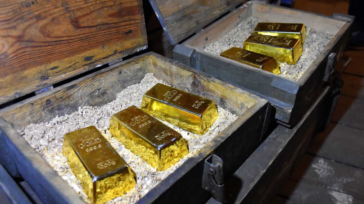 sztabka, sztabki, sztabkach, skrzynia, skrzyni, skrzyniach, ukryte, schowane, znalezione, znalezisko, skarb, skarby, skarbów, bogactwo, lokata, ulokowane, depozyt, zdeponowane, niemieckie, poniemieckie, zrabowane, zagrabione, ukradzine, kradzież, napad, gold, skrzynie, niemców, skradziony, zrabowany, podziemia, riese