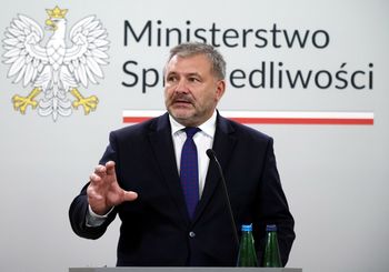 Zamieszanie z Romanowskim. Gdzie jest? Żurek sprawdzi, "kto ma rację"
