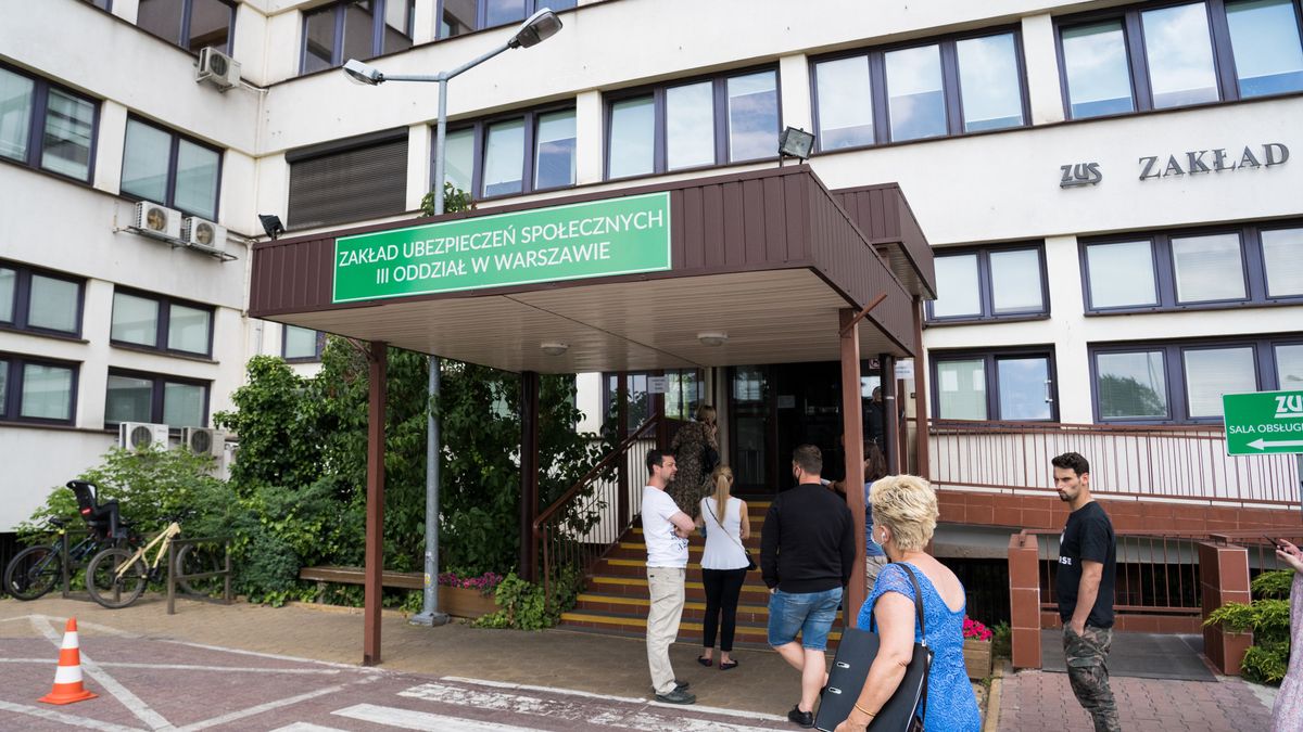 ZUS zaliczył 0,5 mld zł z nadwyżek na spłatę należnych składek. Przedsiębiorcy otrzymali przez to niższą pomoc w ramach tarczy. 