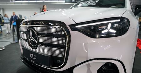 Tysiące odwiedzających i technologiczna ofensywa Mercedesa. Motor Show w Poznaniu ruszył