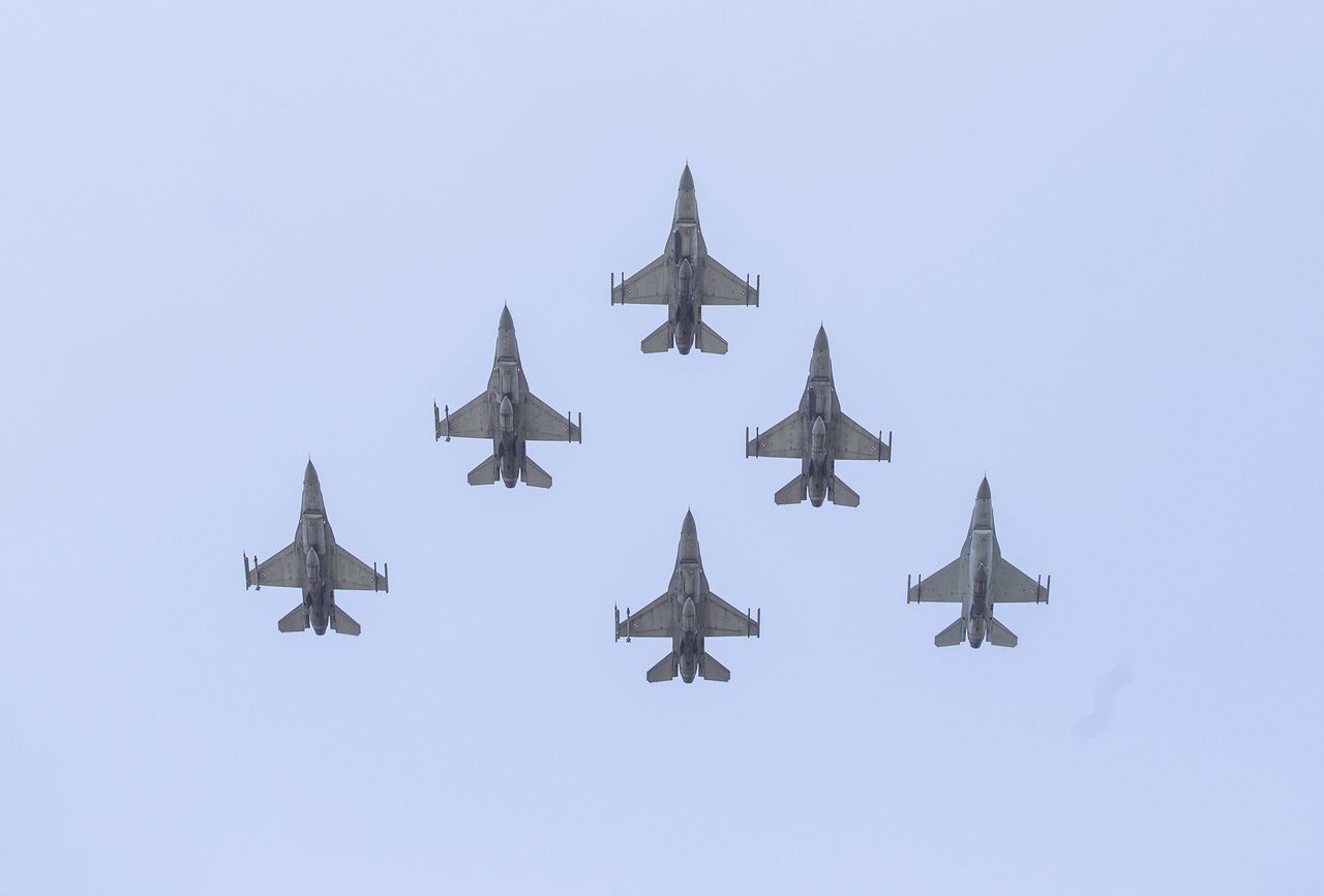 F-16, Iskry i Bieliki nad Polską. Sprawdź, kiedy i gdzie oglądać maszyny