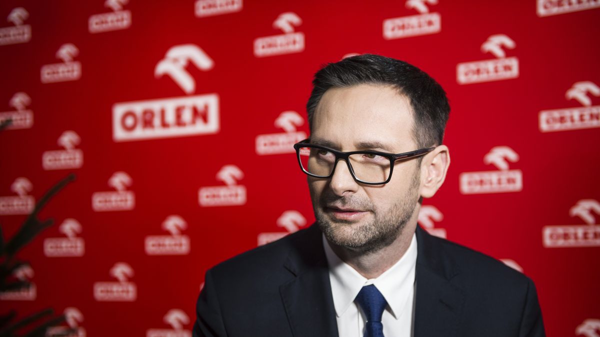 WARSAW, MAZOWIECKIE, POLAND - 2022/12/19: Daniel Obajtek, the CEO of ORLEN group is seen during an interview. Press conference on the involvement of Polish Oil Company ORLEN group (PKN Orlen) in strategic projects in the area of sports sponsorship and a summary of the sports year. (Photo by Attila Husejnow/SOPA Images/LightRocket via Getty Images)