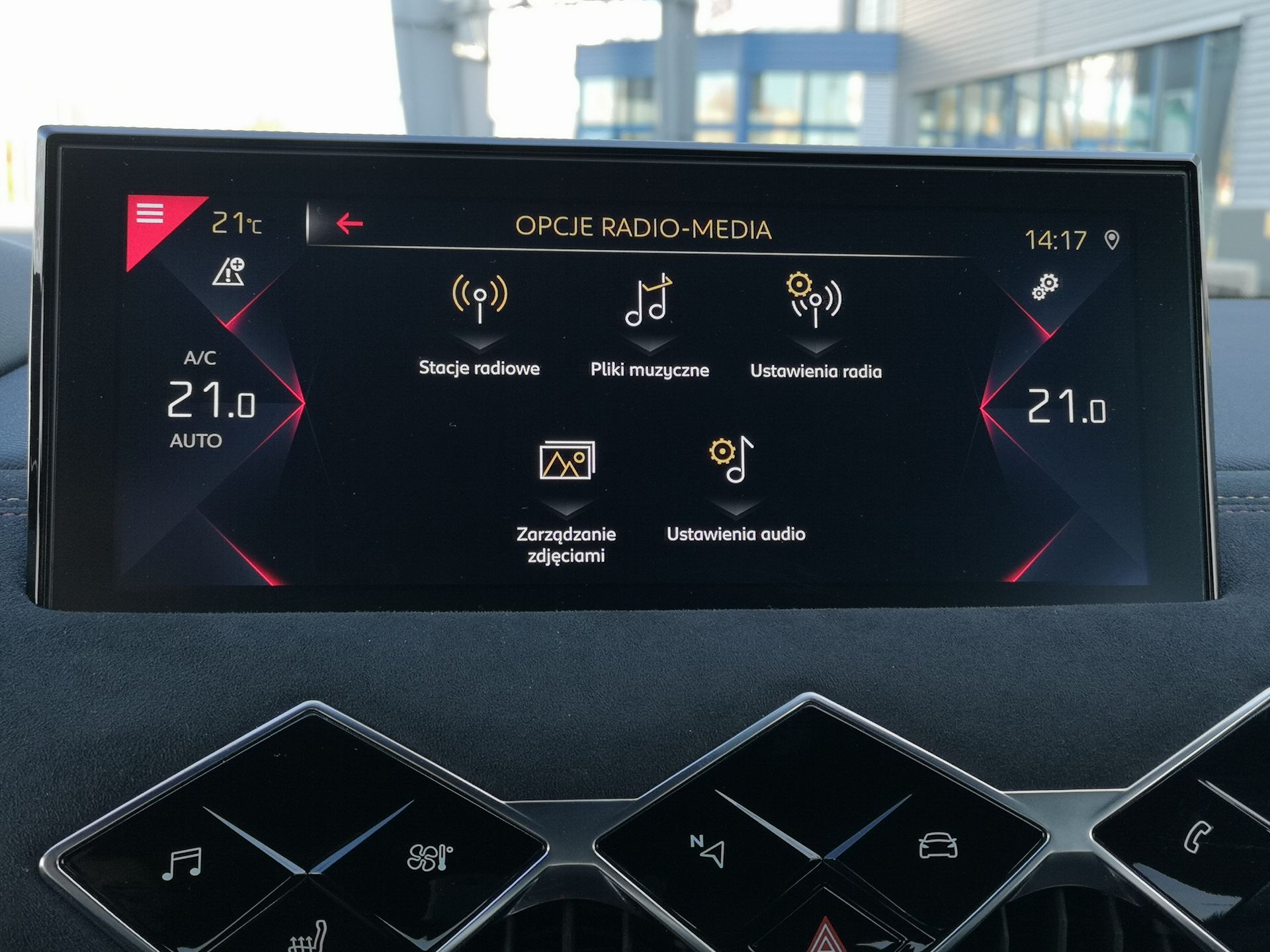 DS 3 Crossback: Rzut oka na system info-rozrywki, systemy wsparcia i bezpieczeństwa 16