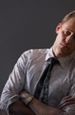 ''High-Rise'': Tom Hiddlestone na nowych zdjęciach