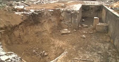 Śledczy opuścili miejsce, gdzie upadła rakieta. Po wybuchu pozostał potężny krater