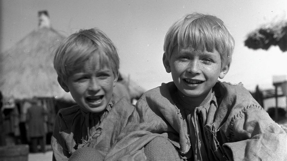 Jarosław i Lech Kaczyńscy na planie filmu