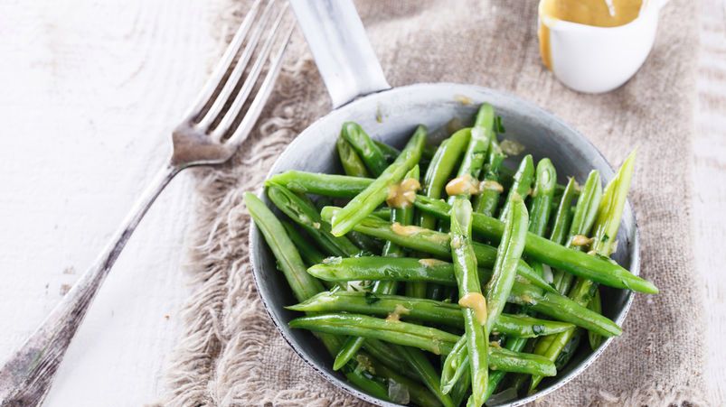 Gotowana mrożona zielona fasolka szparagowa z dodatkiem soli, odsączona