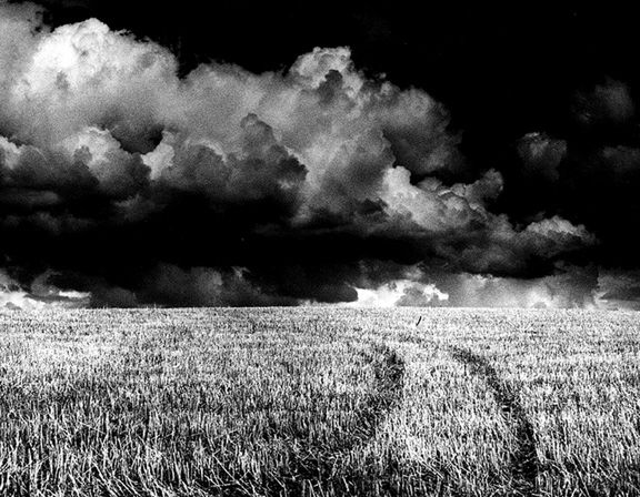 "Badacz rysunku chmur i geometrii nieba". Fotografia Tadeusza Sumińskiego [inspiracje] 15
