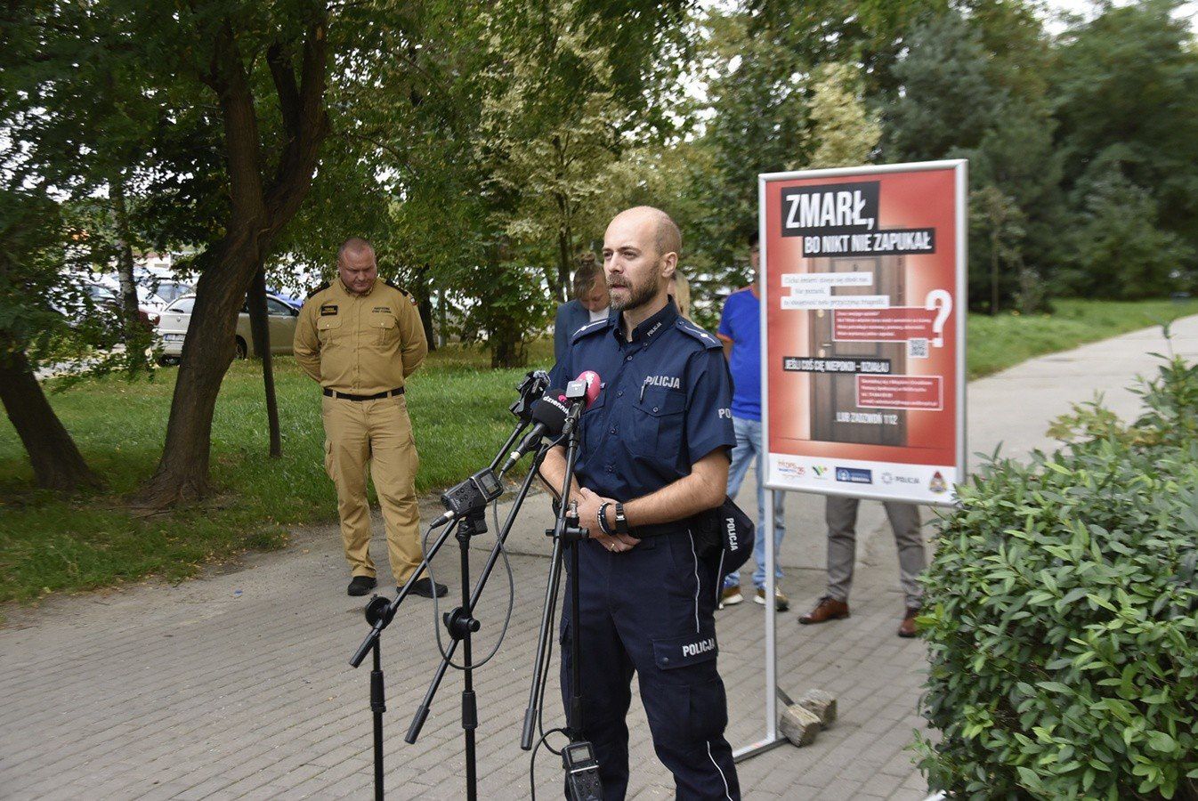 Wałbrzyski MOPS rozpoczął kampanię &#34;Zmarł, bo nikt nie zapukał&#34;