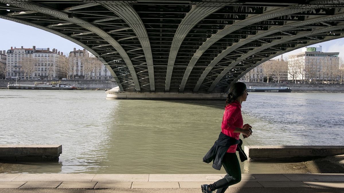 Aktywne wakacje w mieście. Z tymi aplikacjami zadbasz o formę